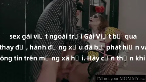 sex gái việt ngoài trời Gái Việt bị quay lén trong phòng thay đồ, hành động xấu đã bị phát hiện và lộ thông tin trên mạng xã hội. Hãy cẩn thận khi thay đồ ở nơi công cộng!